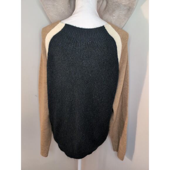 Blue Sky cozy dark green tan and ivory sweater - Picture 4 of 8